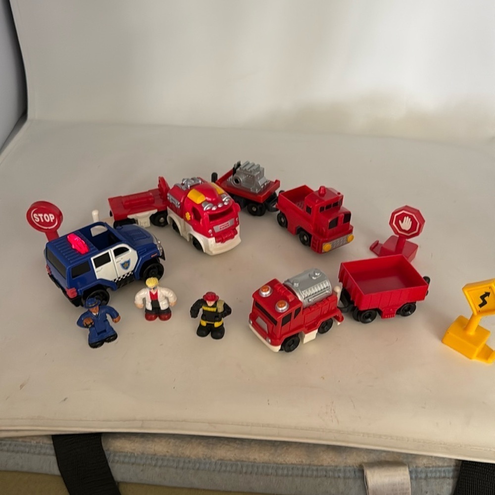 Fisher Price Geotrax Push Fire Truck Rescue Police Car with figures and signs
